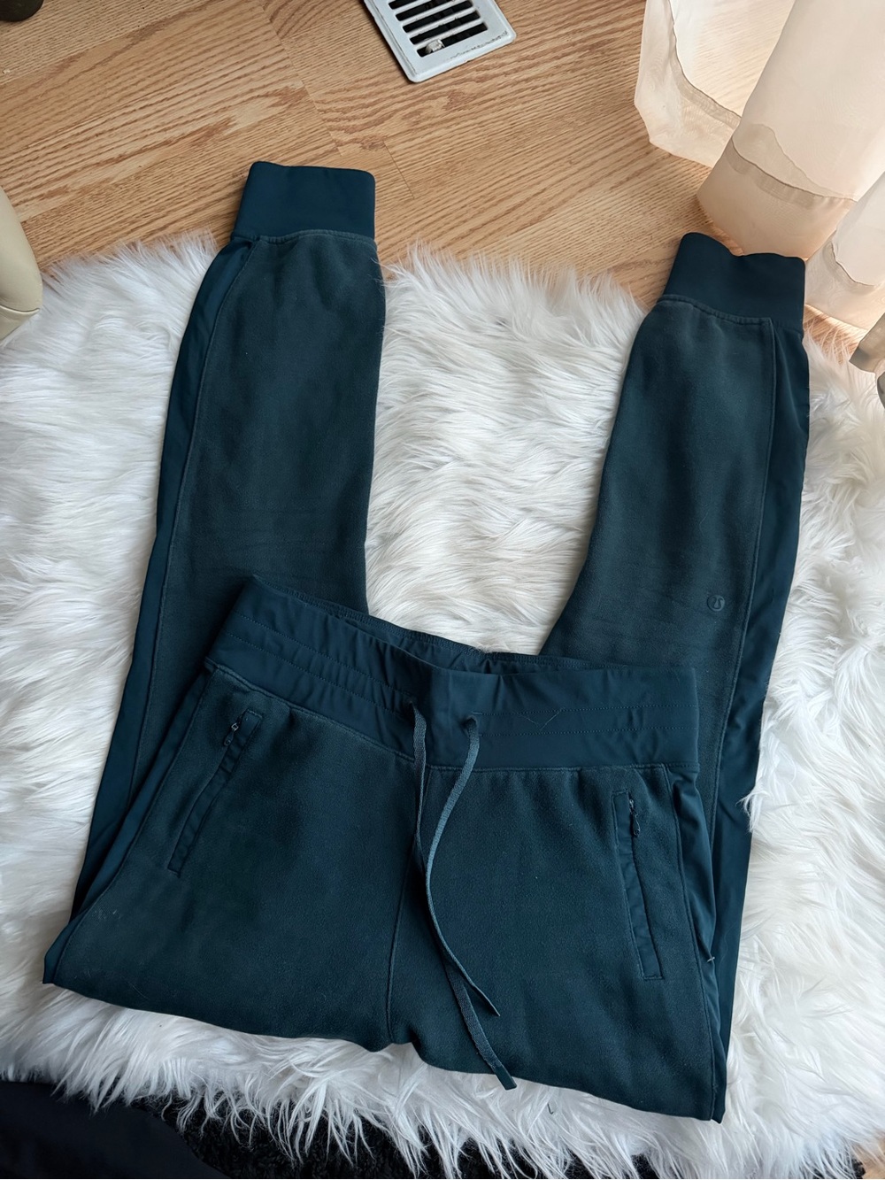 Lululemon women’s joggers
